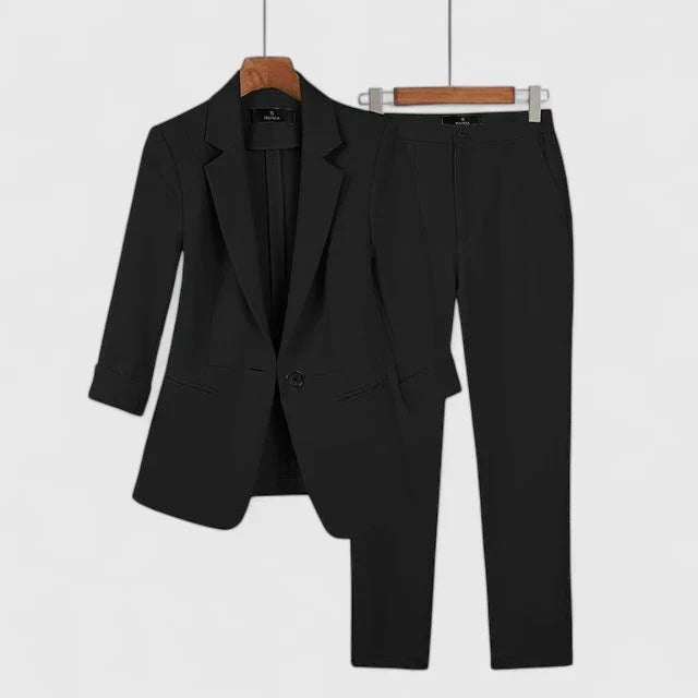 Black / M