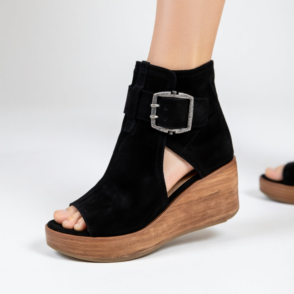 Black / 11
