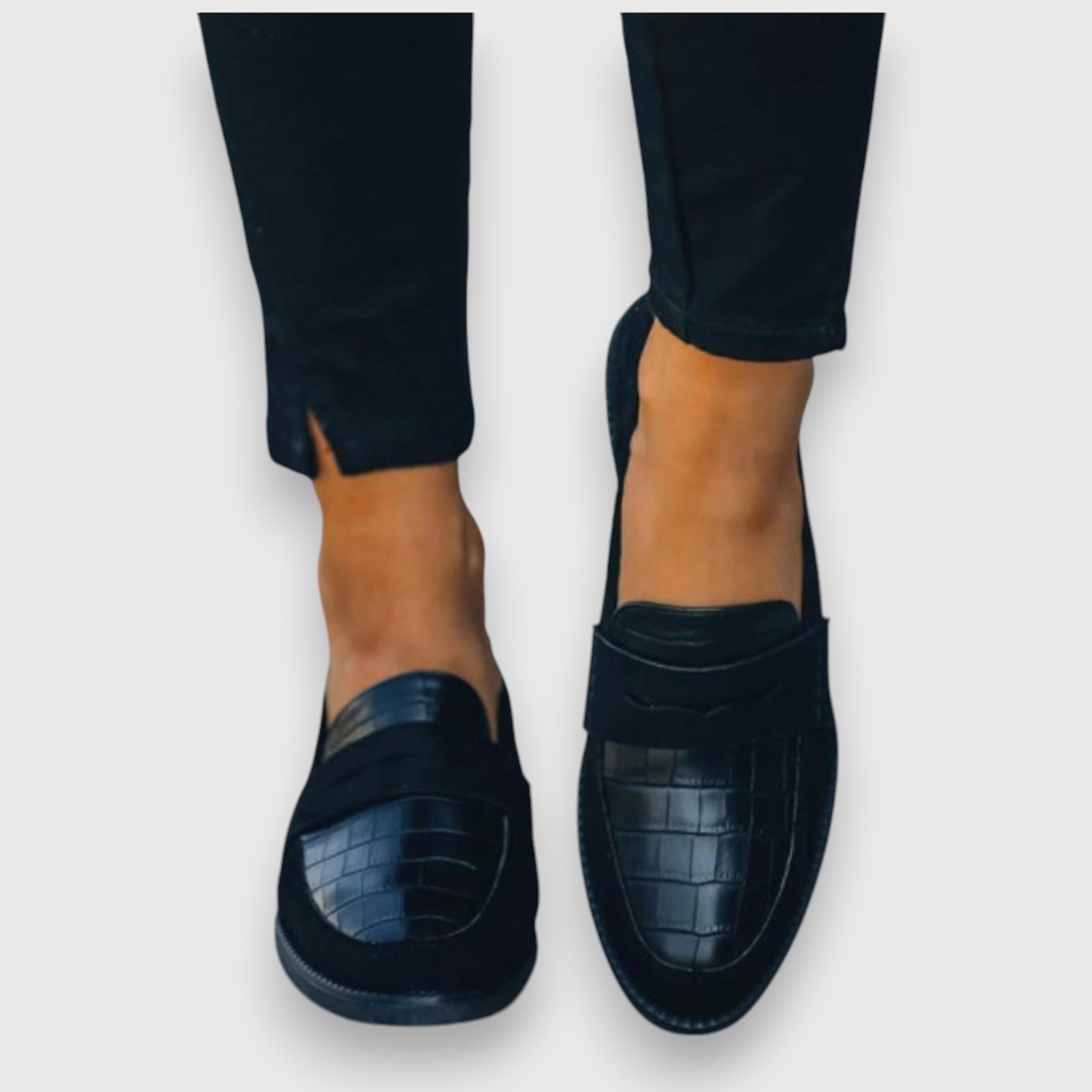 Black / 12